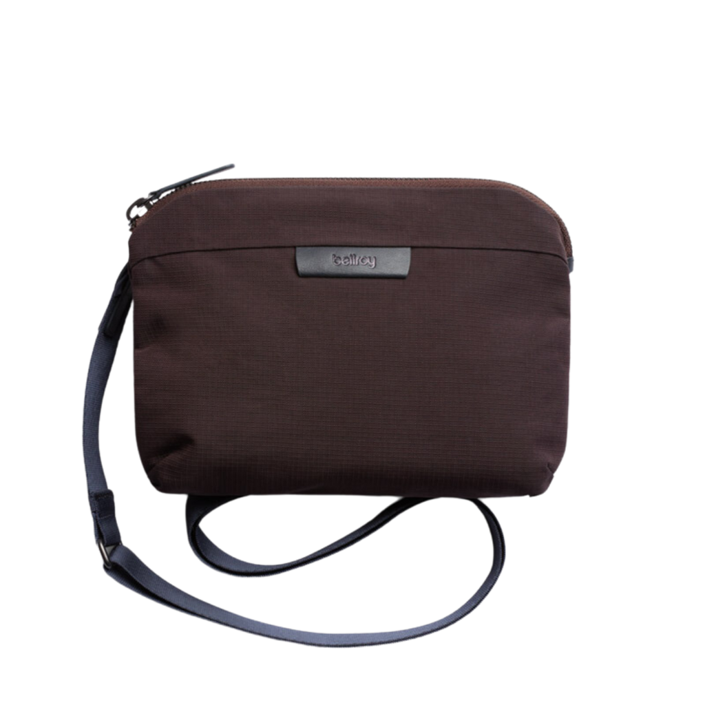 Bellroy Tokyo Side Bag Schlanke Schultertasche mit 1L Volumen und Lederakzenten