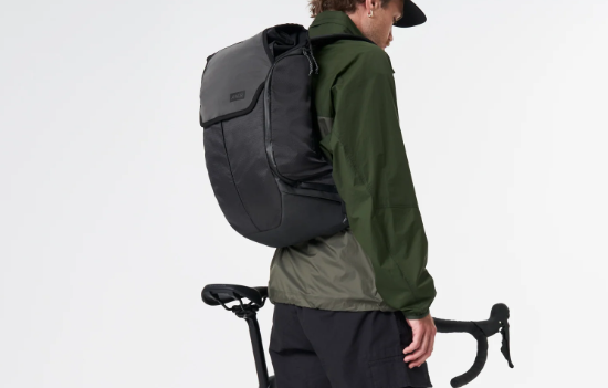 AEVOR Bike Pack V2: der urbane Fahrradrucksack, der Regen und Arbeitstag wegsteckt AEVOR Bike Pack V2