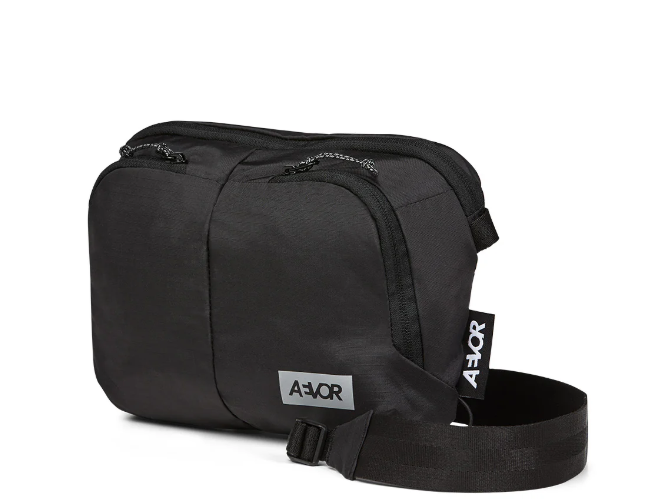 AEVOR Sacoche Bag: kompakte Crossbody-Tasche (4 l) für Stadt, Bike und Reisen
