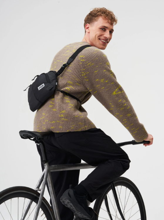 AEVOR Sacoche Bag: kompakte Crossbody-Tasche (4 l) für Stadt, Bike und Reisen