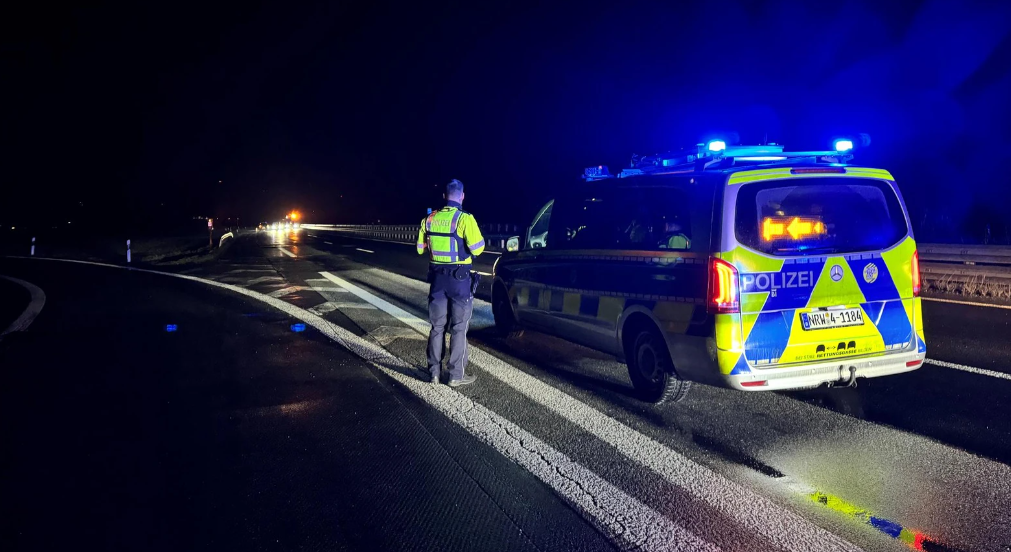 A44 bei Paderborn wegen Glatteis gesperrt: wo es staut und welche Umleitungen gelten