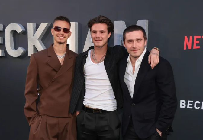 Romeo und Cruz Beckham in Paris: Doppeldate bei der Fashion Week – Brooklyn fehlt mitten im Beckham-Zoff Romeo und Cruz Beckham in Paris: Doppeldate bei der Fashion Week – Brooklyn fehlt mitten im Beckham-Zoff