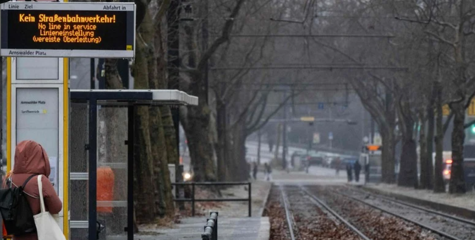 BVG Straßenbahn eingestellt: Eisregen legt Berlin lahm – Störungen aktuell und beste Alternativen