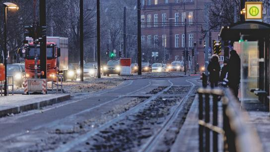 BVG Straßenbahn eingestellt: Eisregen legt Berlin lahm – Störungen aktuell und beste Alternativen