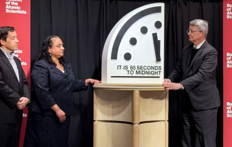 Doomsday Clock 2026 rückt näher an Mitternacht: 85 Sekunden – was das über Atomrisiko und KI sagt Doomsday Clock 2026 rückt näher an Mitternacht: 85 Sekunden – was das über Atomrisiko und KI sagt