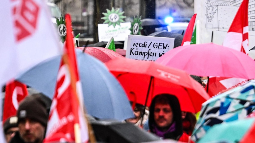 Öffentlicher Dienst der Länder: Was der TdL-Deal bedeutet – Laufzeit, Warnstreiks und Ost-Arbeitszeit im Überblick Öffentlicher Dienst der Länder: Was der TdL-Deal bedeutet – Laufzeit, Warnstreiks und Ost-Arbeitszeit im Überblick
