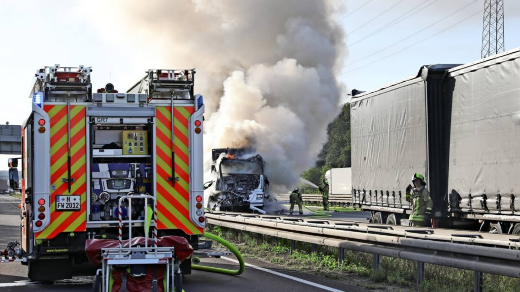 A2 bei Gladbeck nach Lkw-Unfall voll gesperrt: Wie lange dauert die Sperrung? A2 bei Gladbeck nach Lkw-Unfall voll gesperrt: Wie lange dauert die Sperrung?