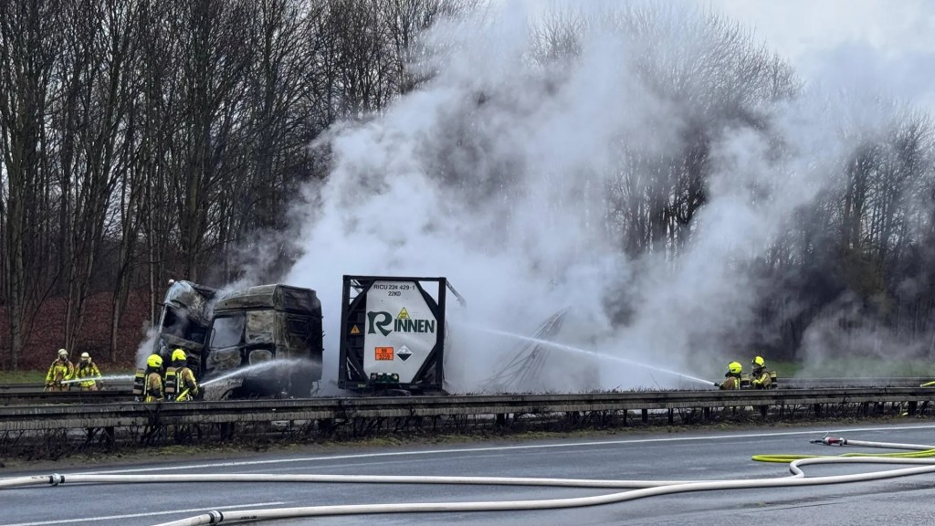 A2 bei Gladbeck nach Lkw-Unfall voll gesperrt: Wie lange dauert die Sperrung?