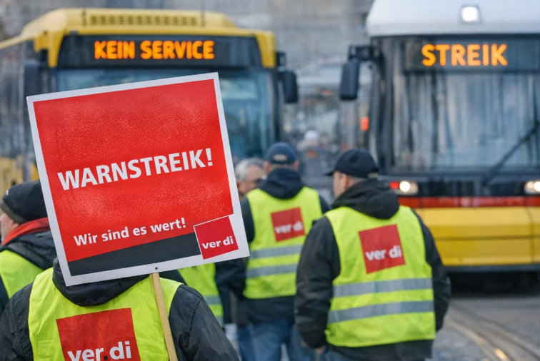 Warnstreik Berlin 27.02.2026: Was fällt aus, was fährt (U-Bahn/S-Bahn) – wie kommen Sie ans Ziel?