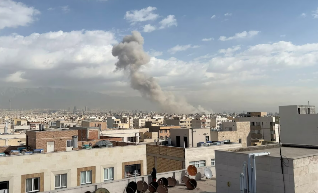 Eskalation im Nahen Osten: Angriff auf Iran, Raketenangriffe als Reaktion und gesperrter Luftraum – was bisher bekannt ist Eskalation im Nahen Osten: Angriff auf Iran, Raketenangriffe als Reaktion und gesperrter Luftraum – was bisher bekannt ist