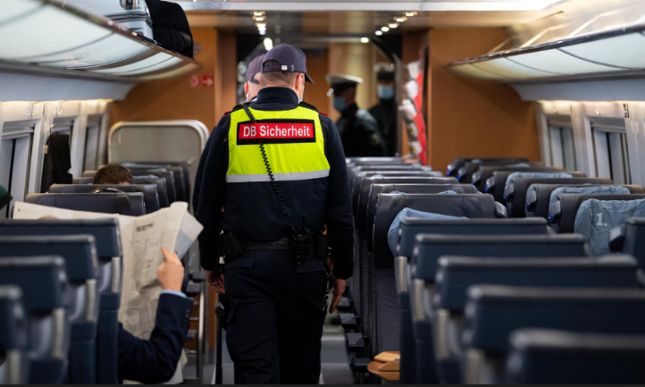 Gewalt im Nahverkehr: Warum die Deutsche Bahn wegen Übergriffen auf Bahnmitarbeiter Alarm schlägt