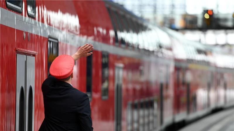Gewalt im Nahverkehr: Warum die Deutsche Bahn wegen Übergriffen auf Bahnmitarbeiter Alarm schlägt