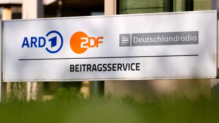 Rundfunkbeitrag in Deutschland: Wann Sie befreit werden können, wer nur ein Drittel zahlt – und was als Härtefall gilt Rundfunkbeitrag in Deutschland: Wann Sie befreit werden können, wer nur ein Drittel zahlt – und was als Härtefall gilt