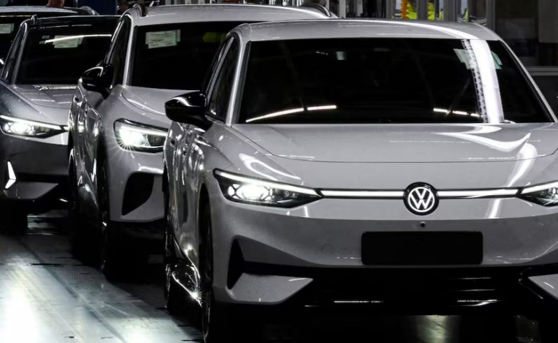 VW-Gewinn eingebrochen: Warum Volkswagen 2026 weiter spart und tausende Stellen abbaut