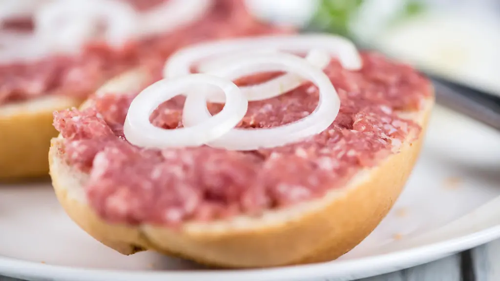 Zwiebelmettwurst bei Penny zurückgerufen: Was hinter der Salmonellen-Warnung steckt Zwiebelmettwurst bei Penny zurückgerufen: Was hinter der Salmonellen-Warnung steckt