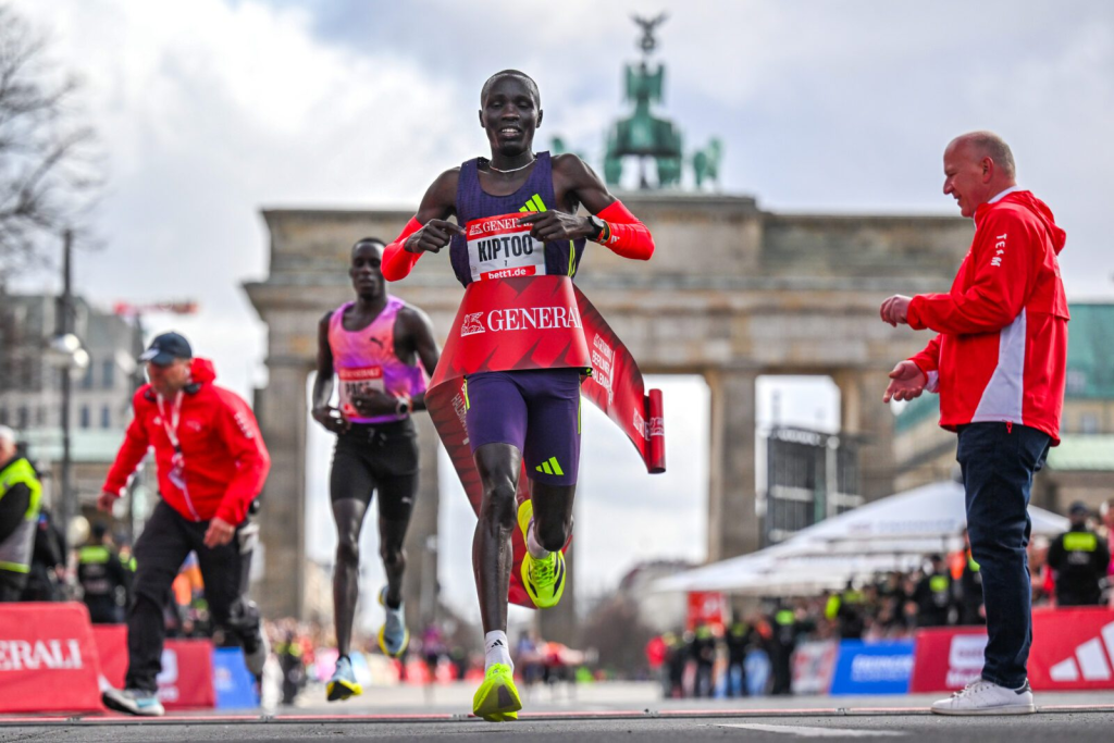 Berliner Halbmarathon 2026: Über 40.000 Teilnehmende, Sieger, Rekorde und die stärksten Momente des Rennens