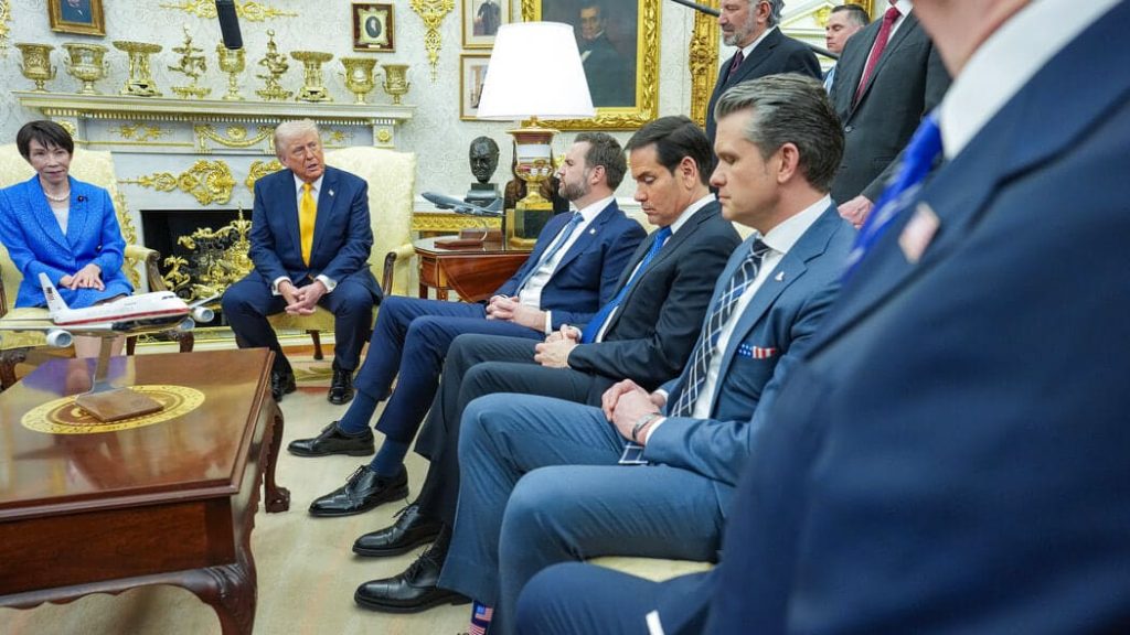 Warum irritierte Trump Japans Regierungschefin mit seiner Pearl-Harbor-Bemerkung? Warum irritierte Trump Japans Regierungschefin mit seiner Pearl-Harbor-Bemerkung?