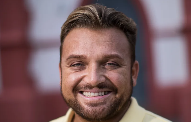 Menowin Fröhlich bei DSDS 2026: Was sein überraschendes Comeback mit Tochter Jiepen für die neue Staffel bedeutet Menowin Fröhlich bei DSDS 2026: Was sein überraschendes Comeback mit Tochter Jiepen für die neue Staffel bedeutet