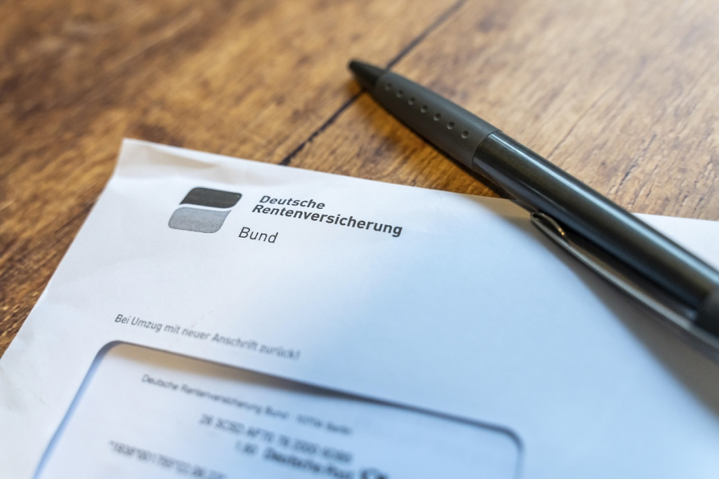 Wichtige Post von der Rentenversicherung 2026: Was Rentner jetzt zur Steuererklärung wissen müssen