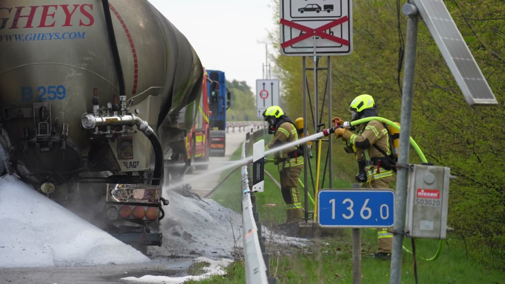 Lkw-Anhänger brennt auf der A1 bei Wildeshausen aus: Wie lange die Sperrung dauern könnte Lkw-Anhänger brennt auf der A1 bei Wildeshausen aus: Wie lange die Sperrung dauern könnte