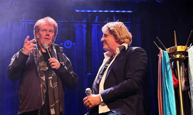 Howard Carpendale plötzlich im Schmidtchen: Was hinter seinem Auftritt auf der Reeperbahn steckt Howard Carpendale plötzlich im Schmidtchen: Was hinter seinem Auftritt auf der Reeperbahn steckt