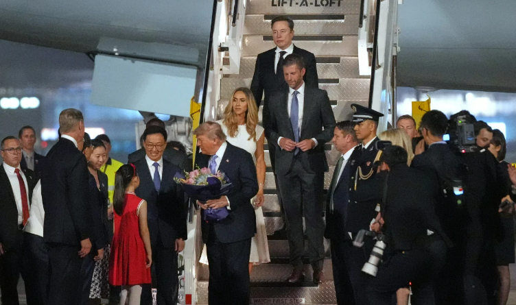 Trump reist erstmals seit 2017 nach China: Was über den Besuch, das Treffen mit Xi Jinping und die Rolle von Elon Musk bekannt ist Trump reist erstmals seit 2017 nach China: Was über den Besuch, das Treffen mit Xi Jinping und die Rolle von Elon Musk bekannt ist