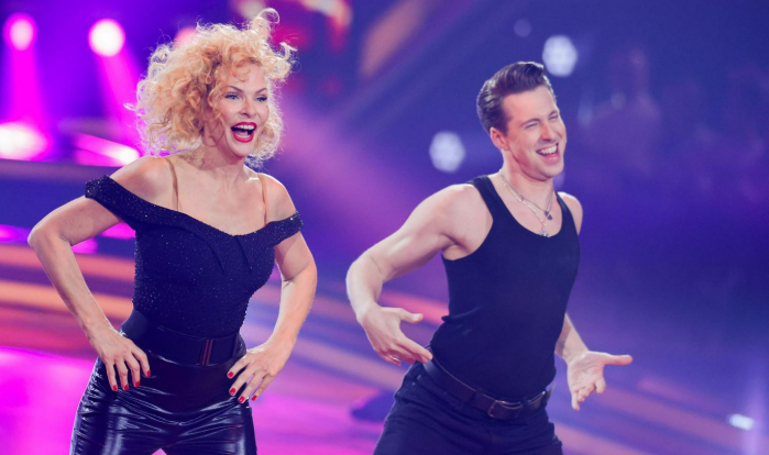 Sonya Kraus vor dem „Let’s Dance“-Finale: Fällt ihr Comeback nach dem Hexenschuss aus? Sonya Kraus vor dem „Let’s Dance“-Finale: Fällt ihr Comeback nach dem Hexenschuss aus?