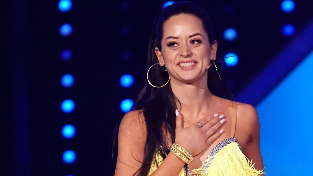 Malika Dzumaev mit Kreislaufproblemen bei „Let’s Dance“: Wie es der Profitänzerin nach Show 8 geht