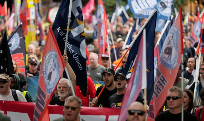 1. Mai 2026 weltweit: Warum Gewerkschaften protestieren und was Arbeitnehmer jetzt fordern 1. Mai 2026 weltweit: Warum Gewerkschaften protestieren und was Arbeitnehmer jetzt fordern