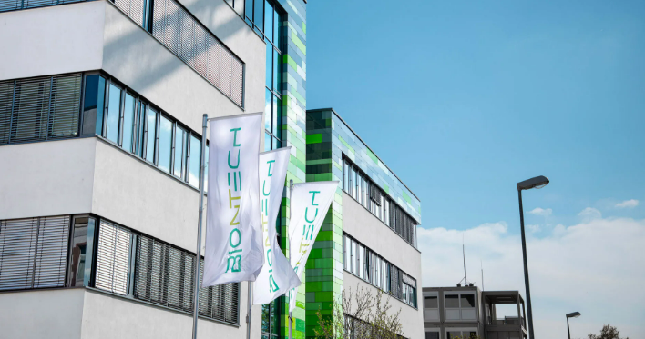 BioNTech baut bis zu 1860 Stellen ab: Warum der Impfstoff-Pionier Werke in Deutschland schließt BioNTech baut bis zu 1860 Stellen ab: Warum der Impfstoff-Pionier Werke in Deutschland schließt