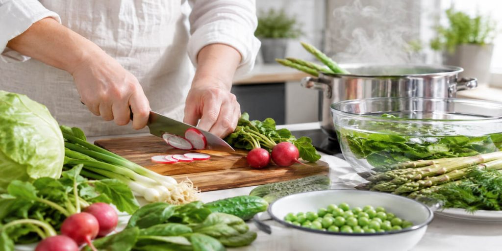 Saisonkalender Mai: Dieses Gemüse sollten Sie jetzt kaufen und so bleiben die Vitamine erhalten Saisonkalender Mai: Dieses Gemüse sollten Sie jetzt kaufen und so bleiben die Vitamine erhalten