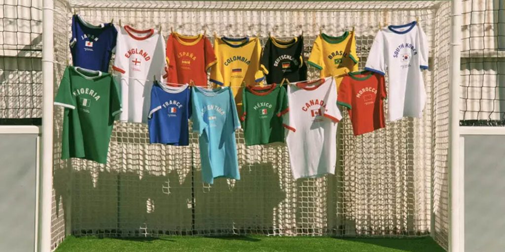Levi’s Ringer T-Shirt Collection zur WM 2026: Wann sie erscheint, was sie kostet und welche Länderdesigns kommen Levi’s WM 2026 Ringer T-Shirts: Release, Preis, Länder und wo man sie kaufen kann