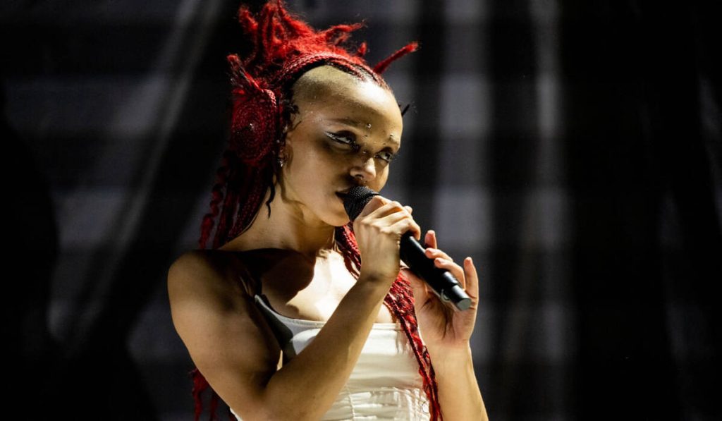 FKA twigs heute in Berlin: Beginn, Tickets, Support und Style-Faktor im Velodrom FKA twigs heute in Berlin: Beginn, Tickets, Support und Style-Faktor im Velodrom
