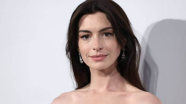 Anne Hathaway ist schwanger: Ihr Babybauch-Video macht den weißen Sommer-Look zum Gesprächsthema Anne Hathaway ist schwanger: Ihr Babybauch-Video macht den weißen Sommer-Look zum Gesprächsthema