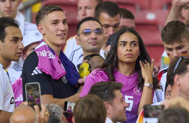 Nico Schlotterbeck und Sabrina: Wer ihm nach dem bitteren WM-Aus Halt gibt Nico Schlotterbeck und Sabrina: Wer ihm nach dem bitteren WM-Aus Halt gibt