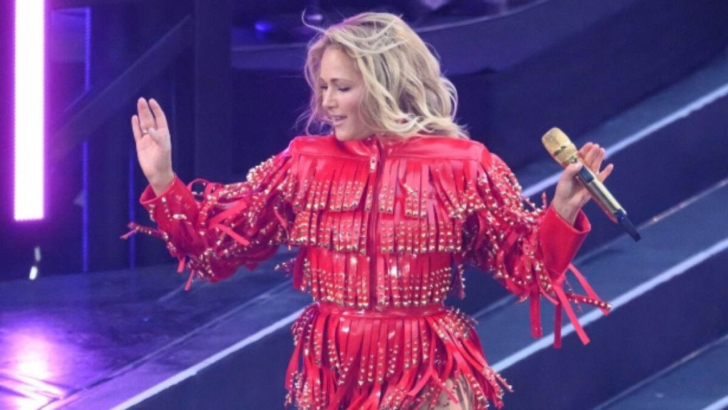 Taylor Swift überrascht Travis Kelce: Was hinter dem “Love Story”-Moment steckt