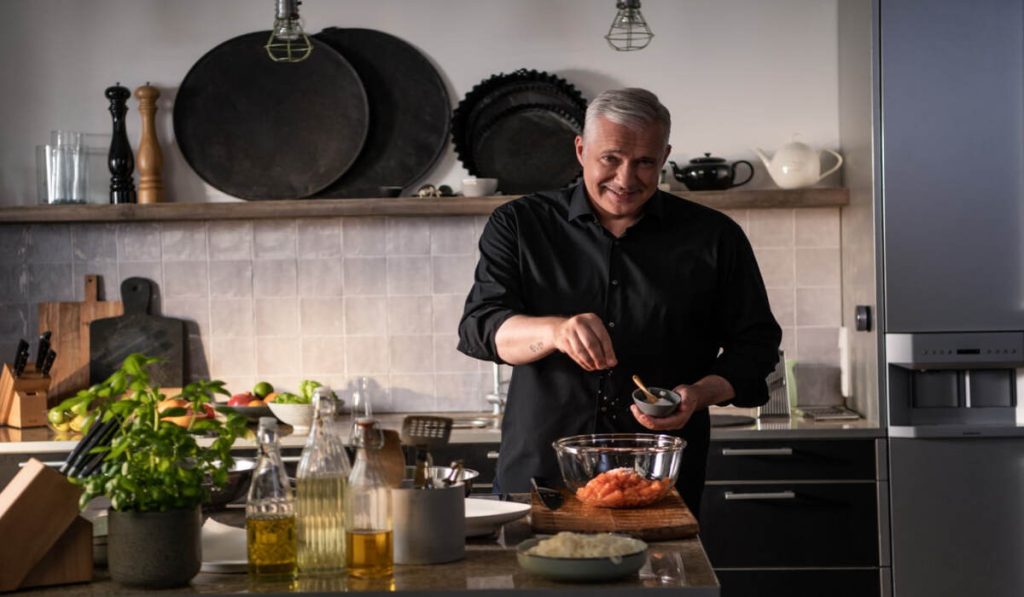 Alexander Herrmann heute im TV: „Aufgegabelt“ mit Damwild und Chiemgau-Wasabi Alexander Herrmann heute im TV: „Aufgegabelt“ mit Damwild und Chiemgau-Wasabi