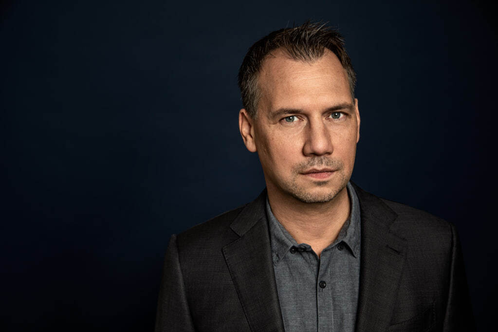 Sebastian Fitzek heute live: So seht ihr die Waldbühnen-Show im Stream Sebastian Fitzek heute live: So seht ihr die Waldbühnen-Show im Stream