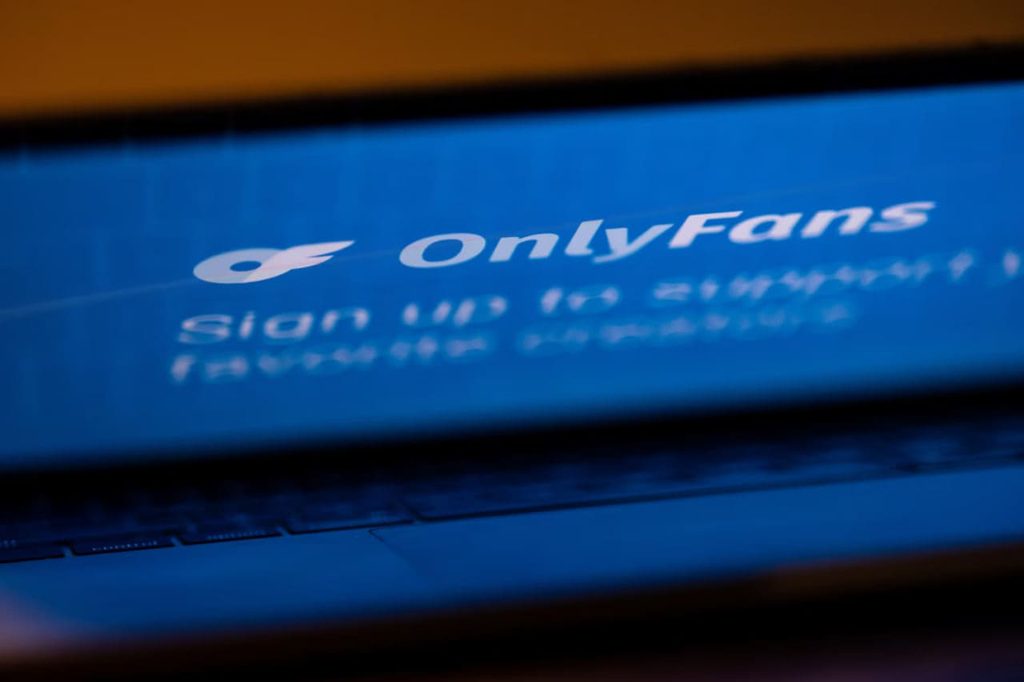 Erika Eleniak bei OnlyFans: So viel verdient der frühere „Baywatch“-Star