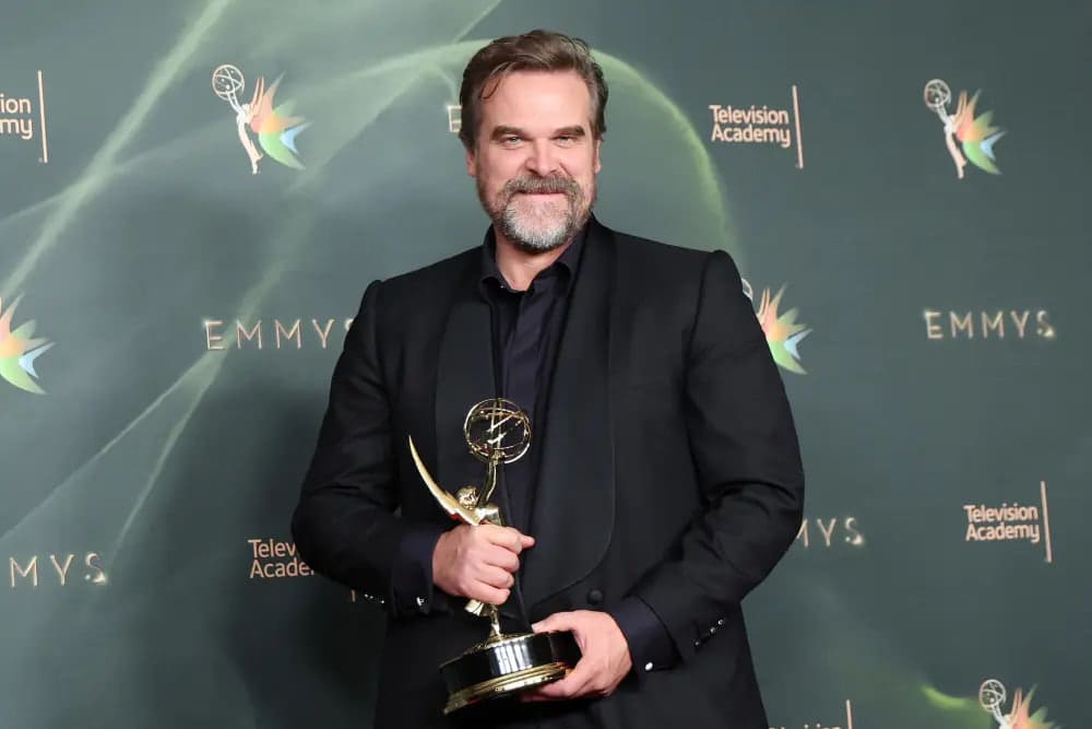 Die Emmys haben erste Gewinner: Was „Widow’s Bay“ und „DTF St. Louis“ jetzt für die Hauptgala bedeuten