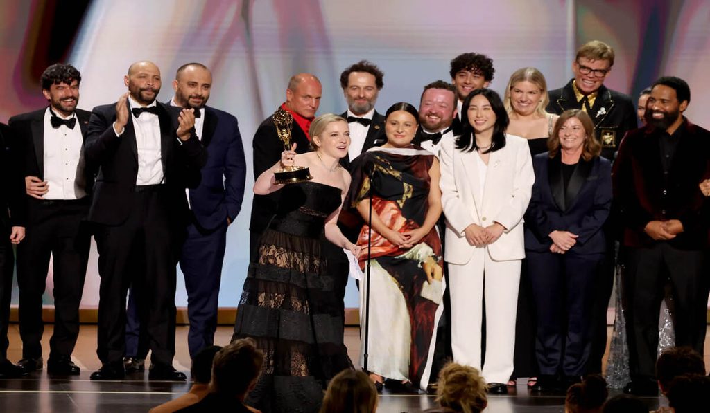 Emmys 2026: „Widow’s Bay“ bricht den Comedy-Rekord, „The Pitt“ gewinnt erneut Emmys 2026: „Widow’s Bay“ bricht den Comedy-Rekord, „The Pitt“ gewinnt erneut
