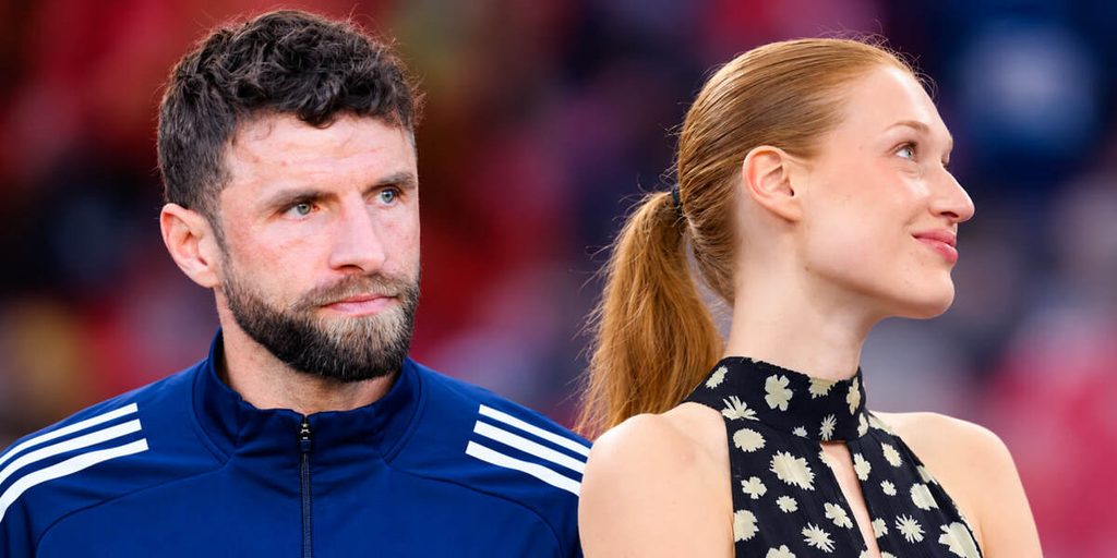 Thomas Müller und Eve Rose Bitbol in Paris: Wer die Frau an seiner Seite ist und was bisher bestätigt ist Thomas Müller und Eve Rose Bitbol in Paris: Wer die Frau an seiner Seite ist und was bisher bestätigt ist