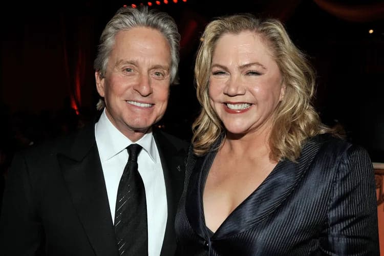 Michael Douglas und Kathleen Turner: Was hinter ihrer geheimen Beziehung bei „Romancing the Stone“ steckt