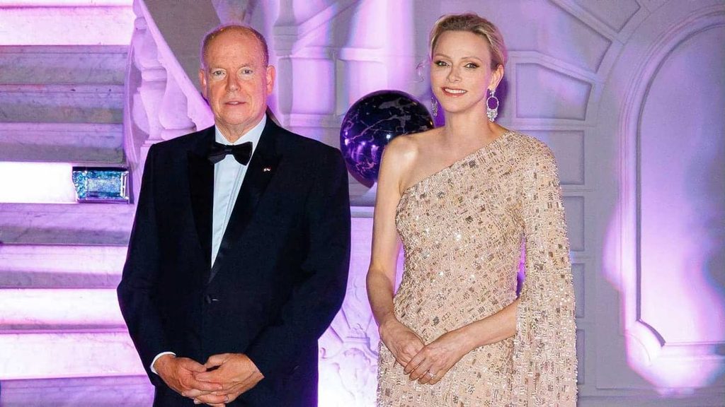 Fürstin Charlène in Elie Saab: Was ihr Staatsbankett-Kleid kostet und welche Details den Look prägen