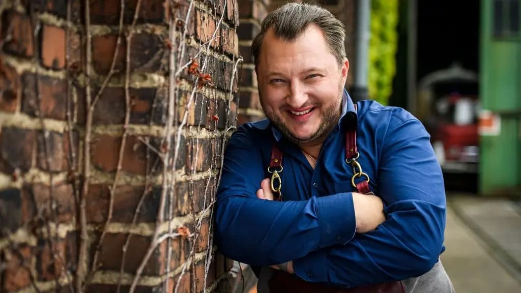 Sebastian Lege kritisiert das ZDF: Warum der „Besseresser“-Star geht und wie der Sender auf seine Vorwürfe reagiert Sebastian Lege kritisiert das ZDF: Warum der „Besseresser“-Star geht und wie der Sender auf seine Vorwürfe reagiert